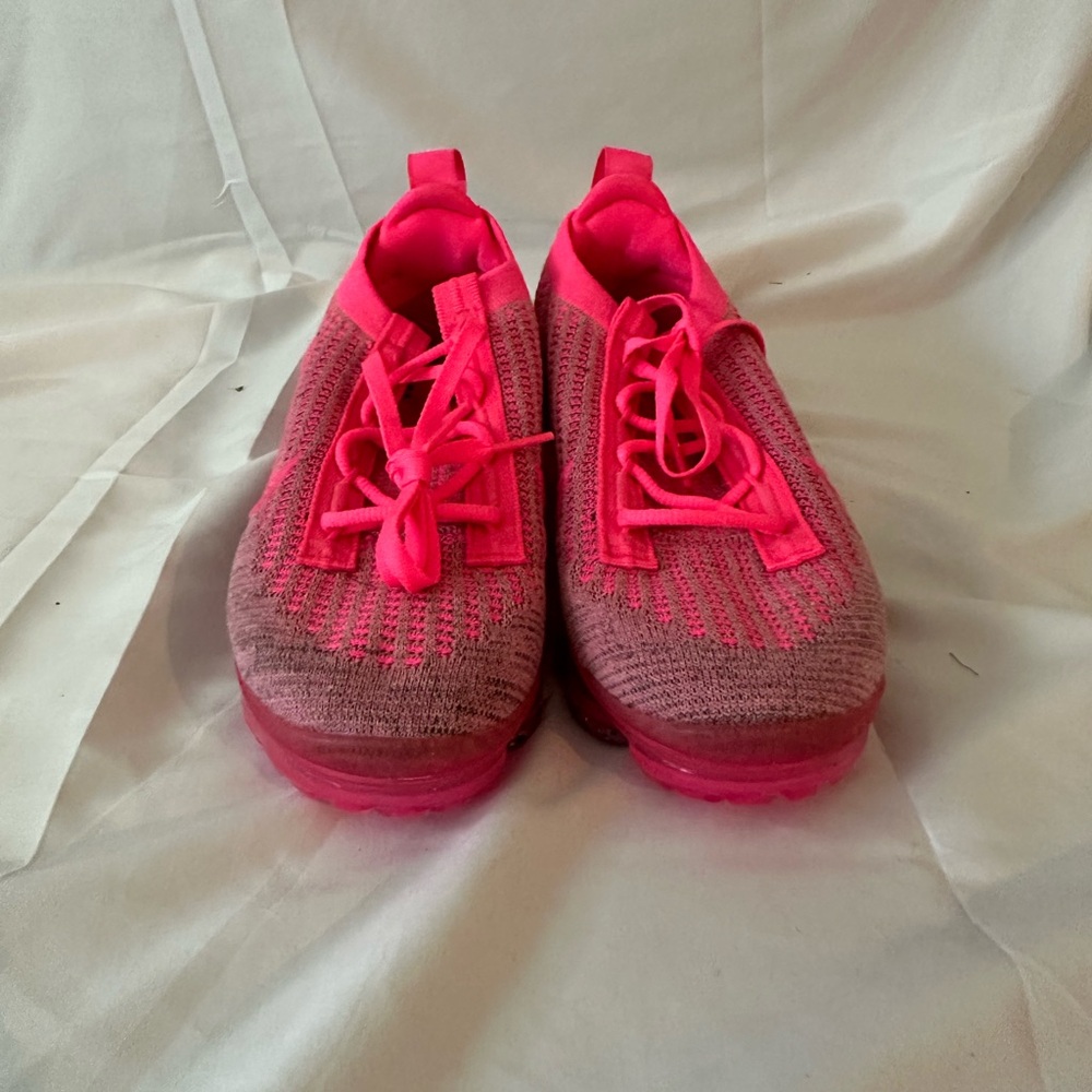 Vibrant Pink Nike Air VaporMax FlyKnit  Sneakers size 6.5